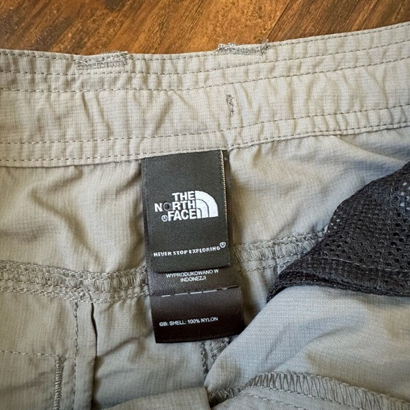 THE NORTH FACE Outdoor Utility Shorts w Drawstring / Stow Pocket in Gray - Picture 6 of 10